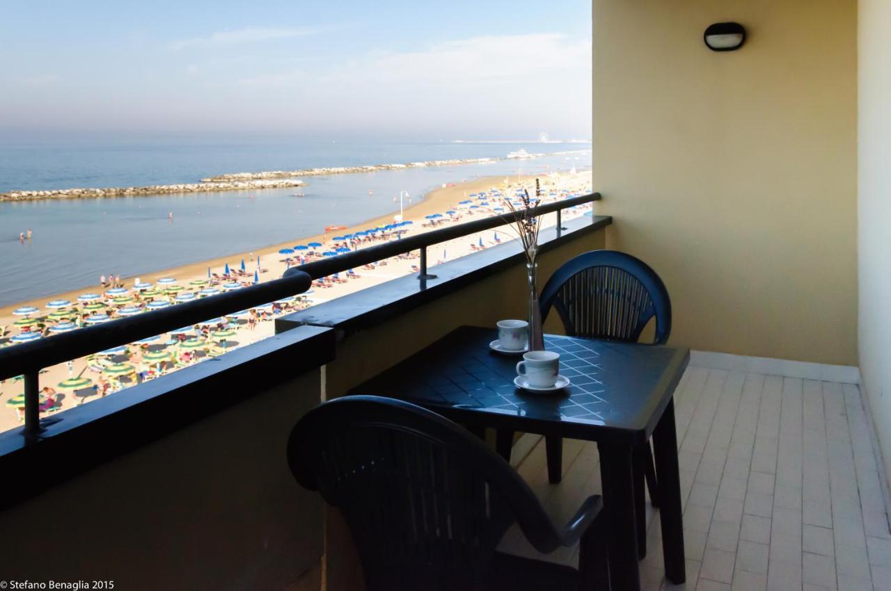 Residence Belvedere Vista - Seafront Rimini Esterno foto