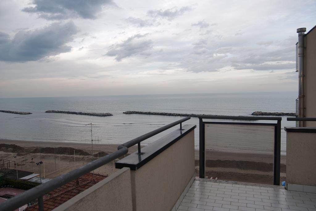 Residence Belvedere Vista - Seafront Rimini Esterno foto