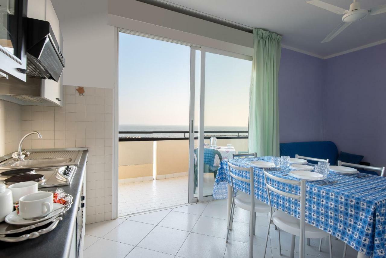 Residence Belvedere Vista - Seafront Rimini Esterno foto