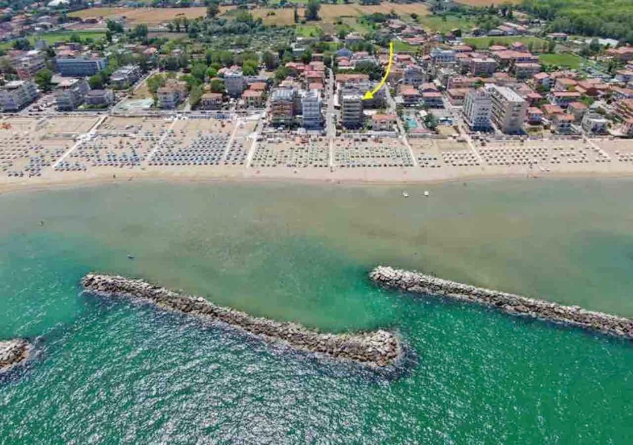 Residence Belvedere Vista - Seafront Rimini Esterno foto