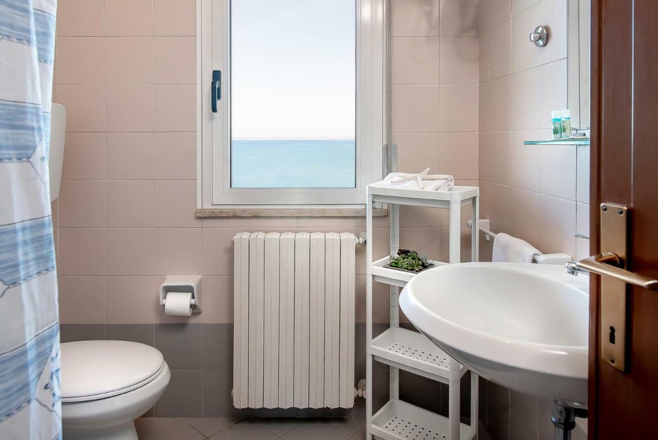 Residence Belvedere Vista - Seafront Rimini Esterno foto