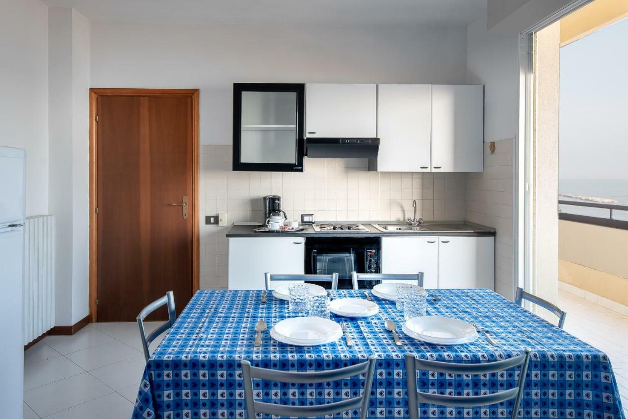 Residence Belvedere Vista - Seafront Rimini Esterno foto