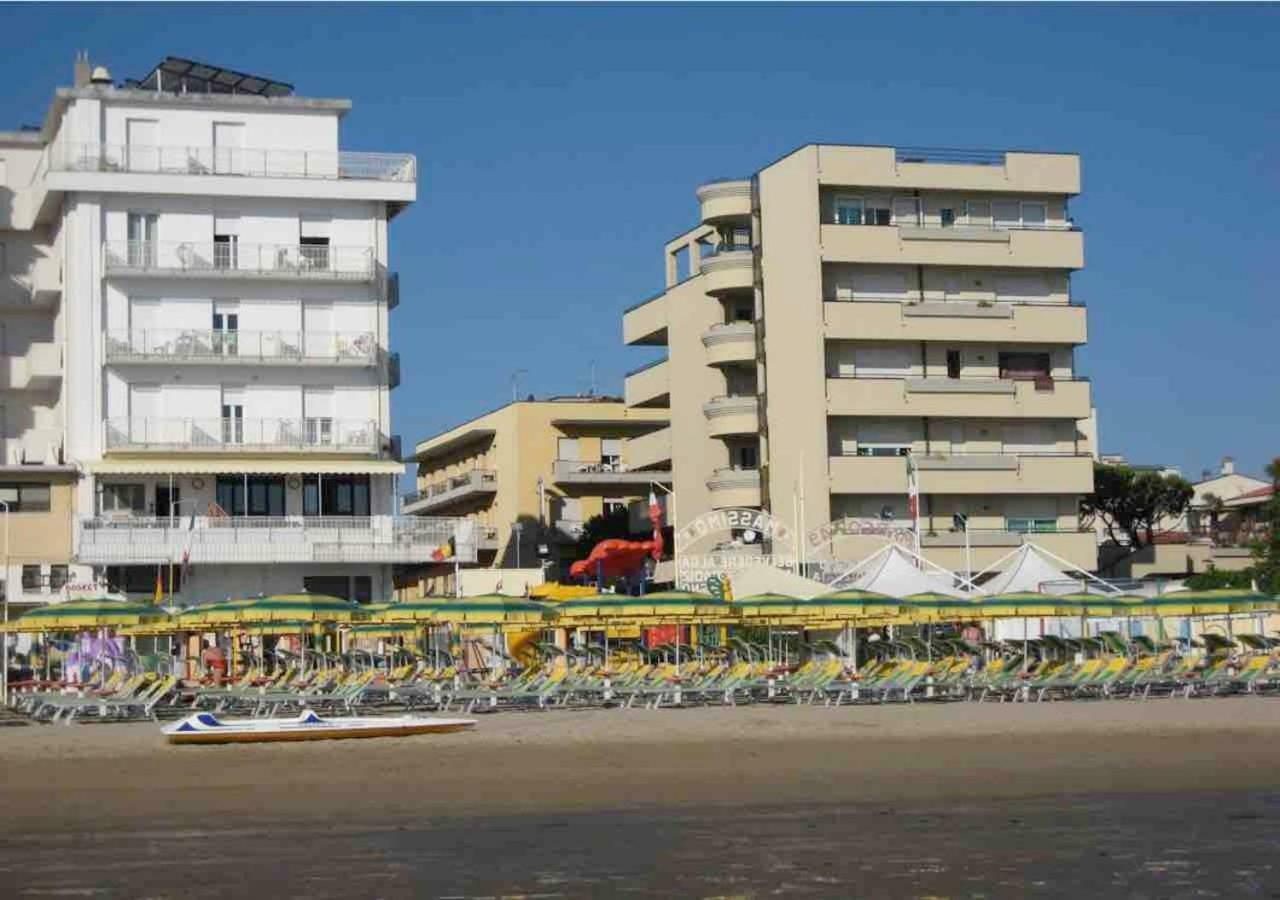 Residence Belvedere Vista - Seafront Rimini Esterno foto