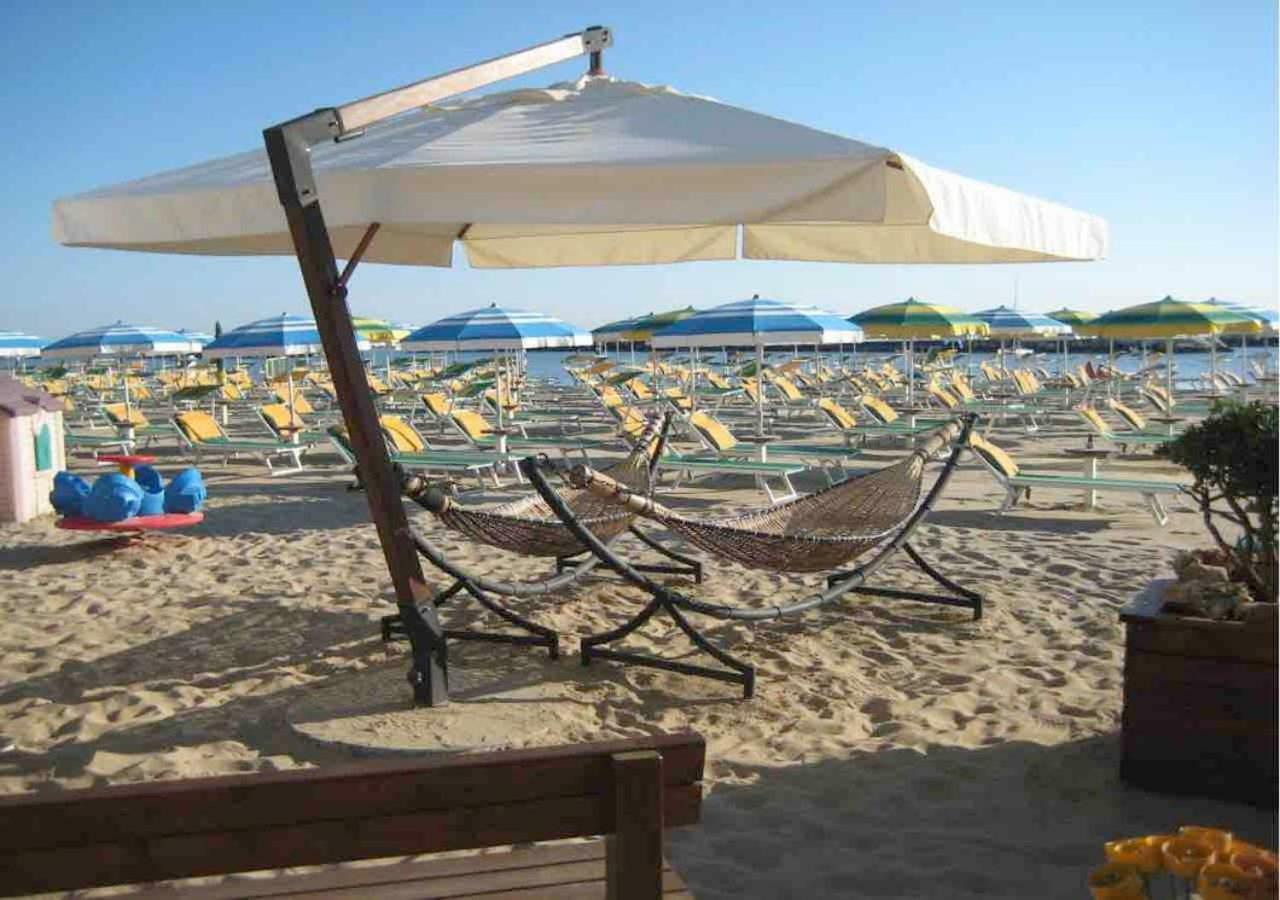 Residence Belvedere Vista - Seafront Rimini Esterno foto